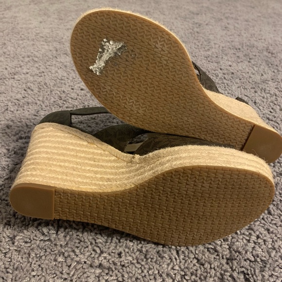 Brown/Neutral MK wedges - Picture 5 of 7